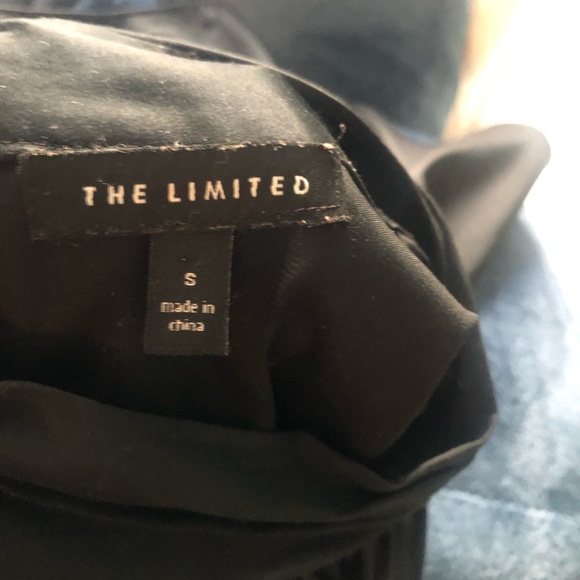 Chic Mock Neck Sleeveless Top - Picture 4 of 4